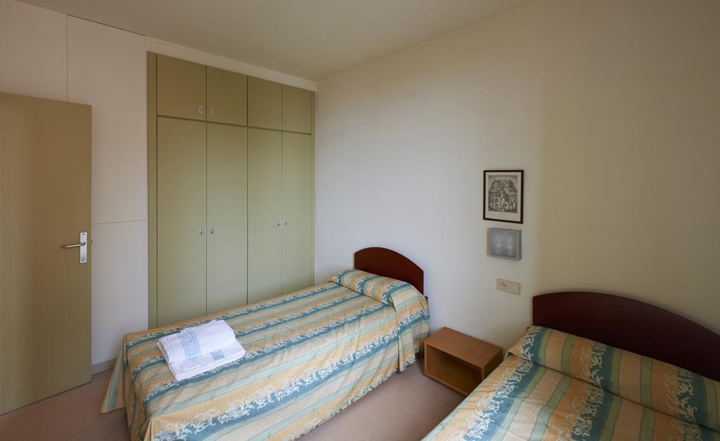 Apartamentos Montserrat Abat Marcet 객실 사진