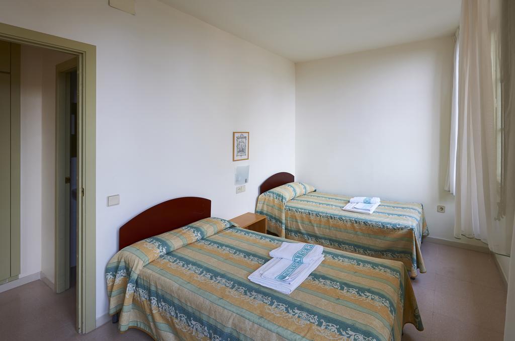 Apartamentos Montserrat Abat Marcet 객실 사진