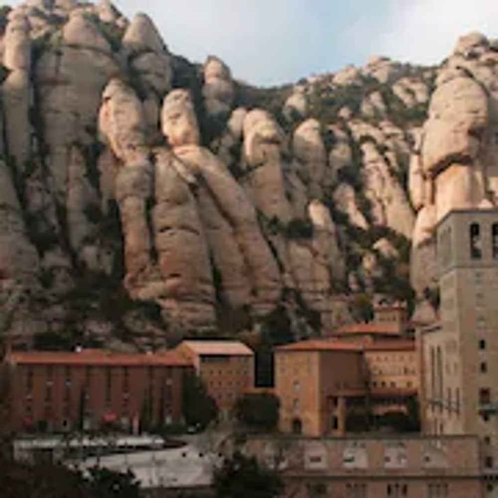 Apartamentos Montserrat Abat Marcet 외부 사진