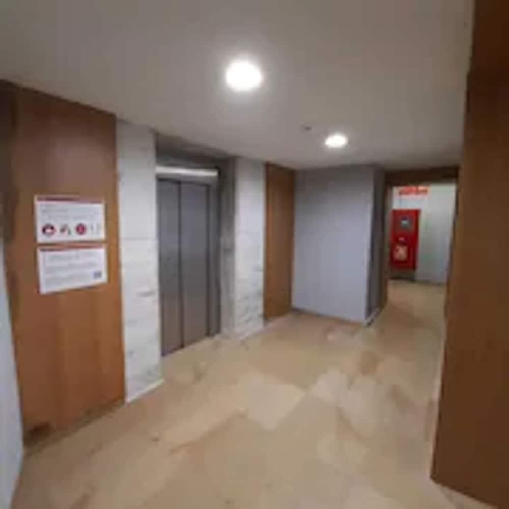 Apartamentos Montserrat Abat Marcet 외부 사진