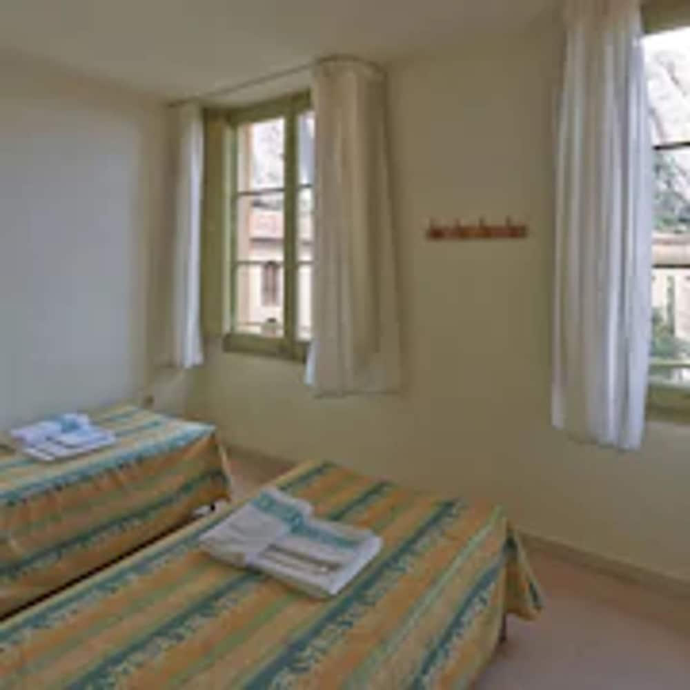 Apartamentos Montserrat Abat Marcet 외부 사진