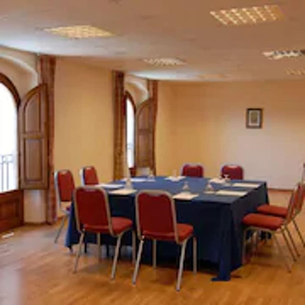 Apartamentos Montserrat Abat Marcet 외부 사진