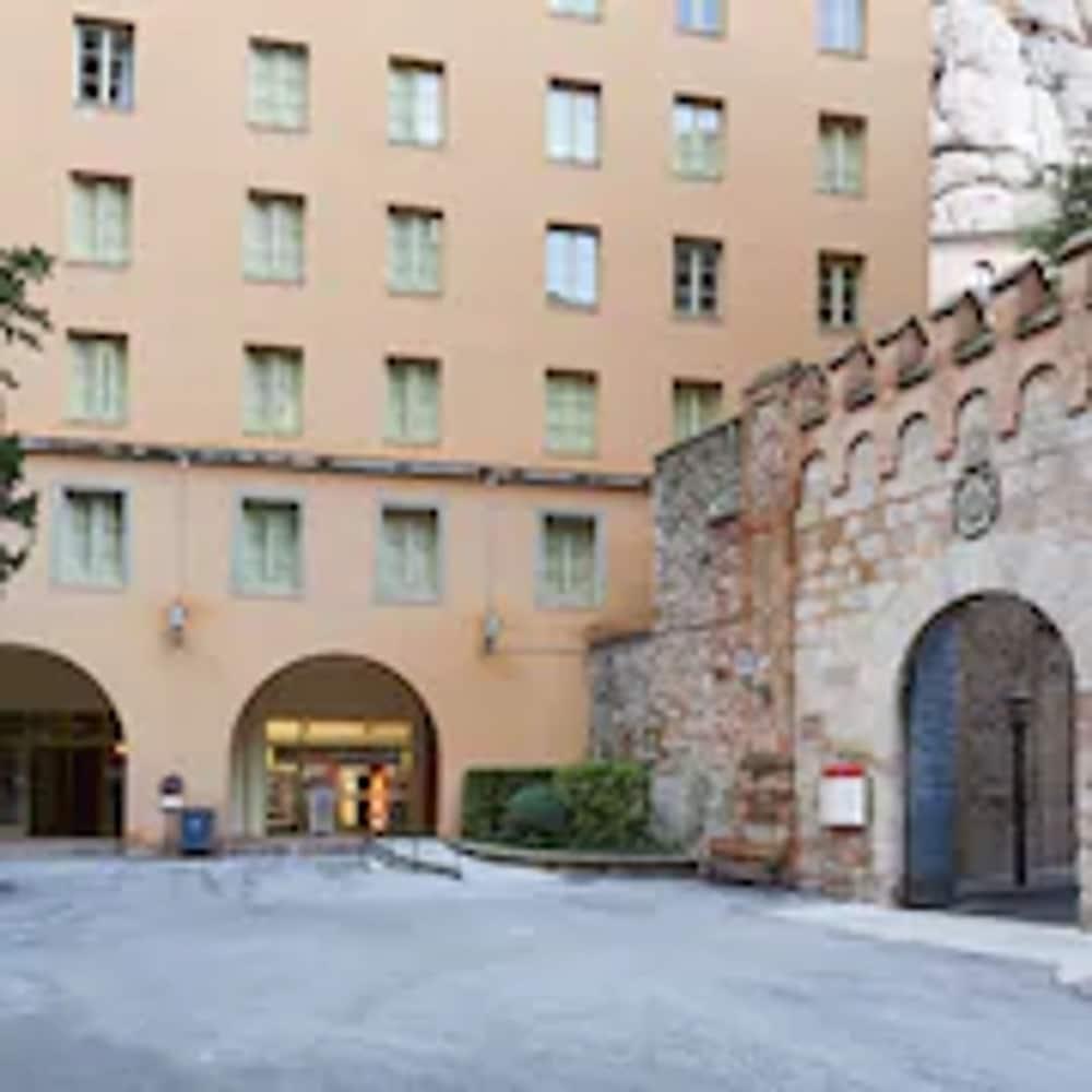 Apartamentos Montserrat Abat Marcet 외부 사진