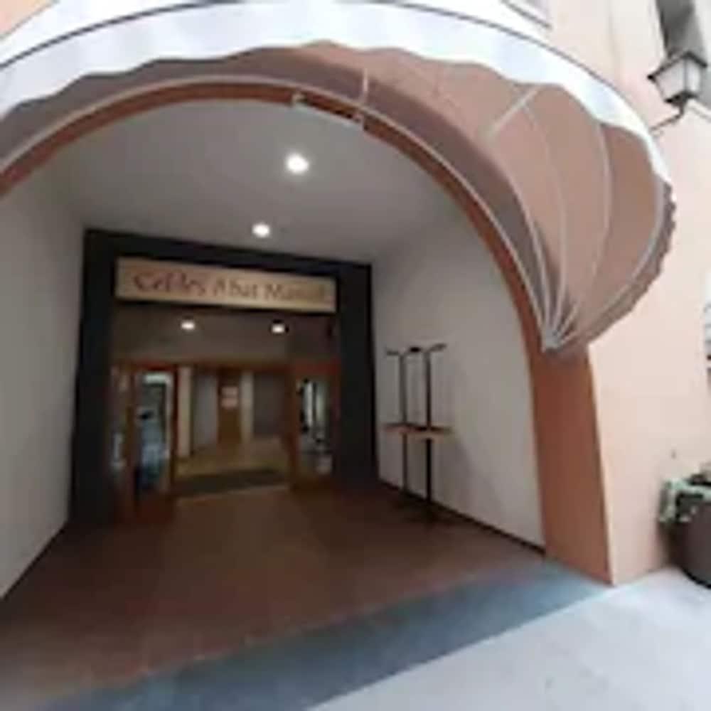 Apartamentos Montserrat Abat Marcet 외부 사진