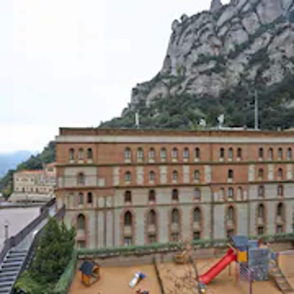 Apartamentos Montserrat Abat Marcet 외부 사진