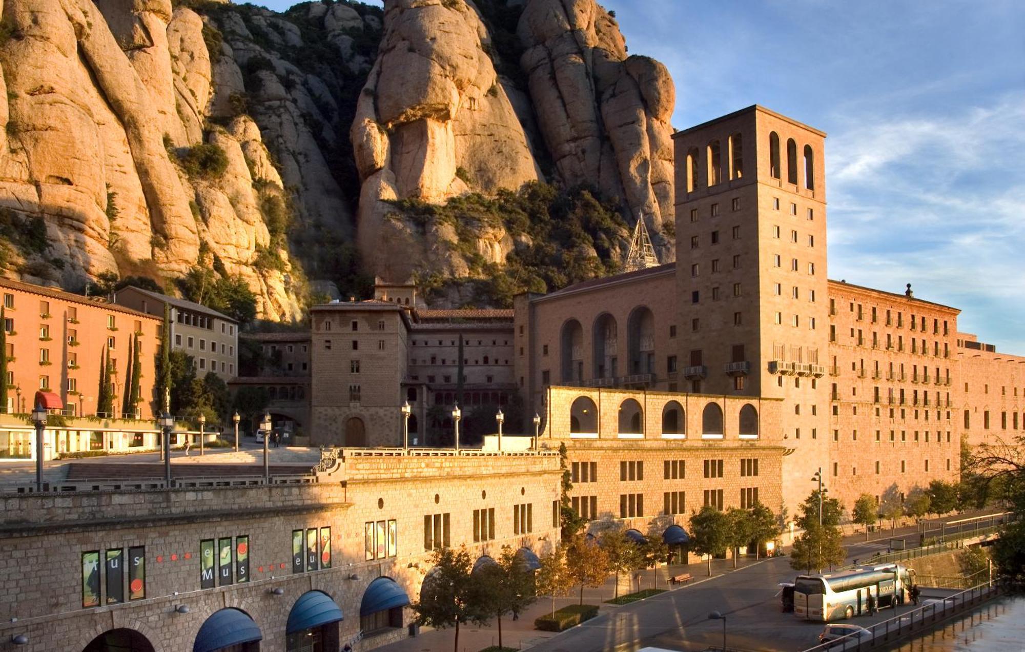 Apartamentos Montserrat Abat Marcet 외부 사진