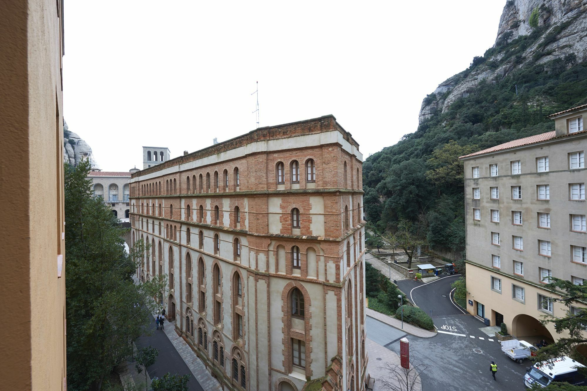 Apartamentos Montserrat Abat Marcet 외부 사진